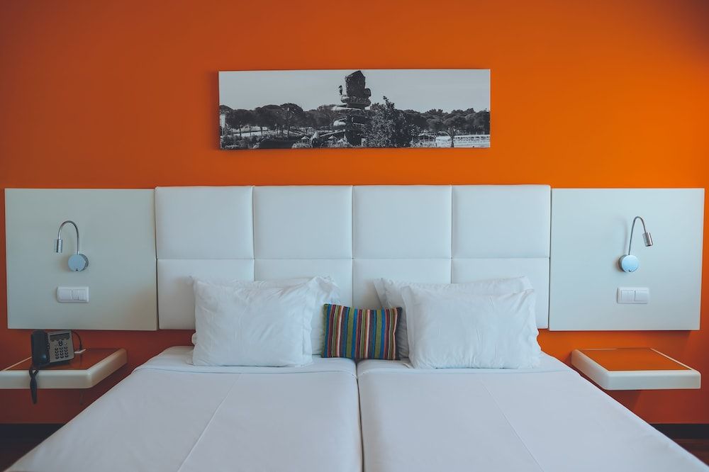 Aquashow Twin 2+1 Traditional Room