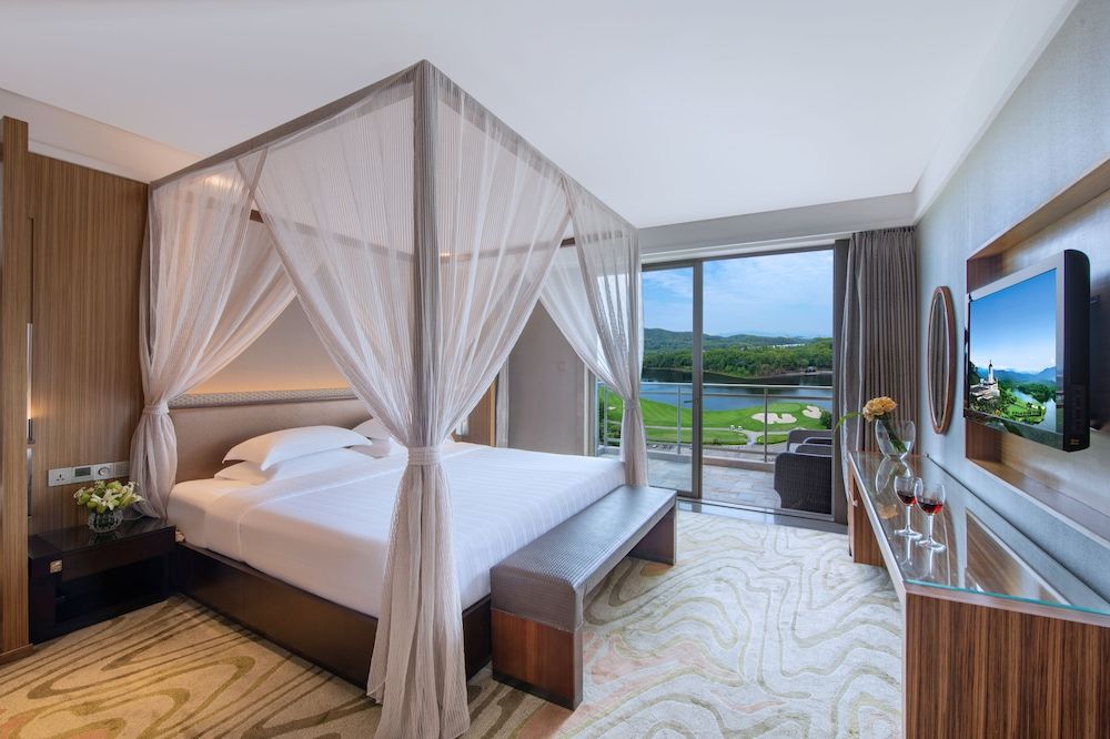 Grande Deluxe Suite With Lake View