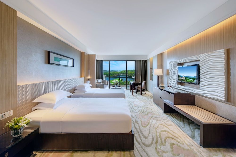Grande Premiere Room Lake View T