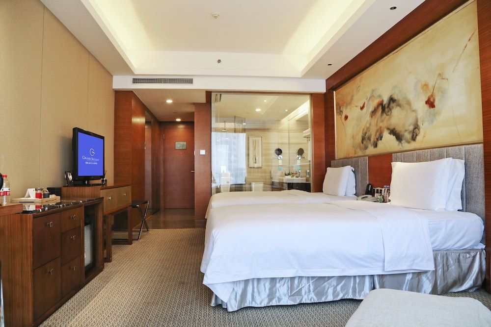 Grand Skylight International Hotel Guanlan Superior Twin Room 6