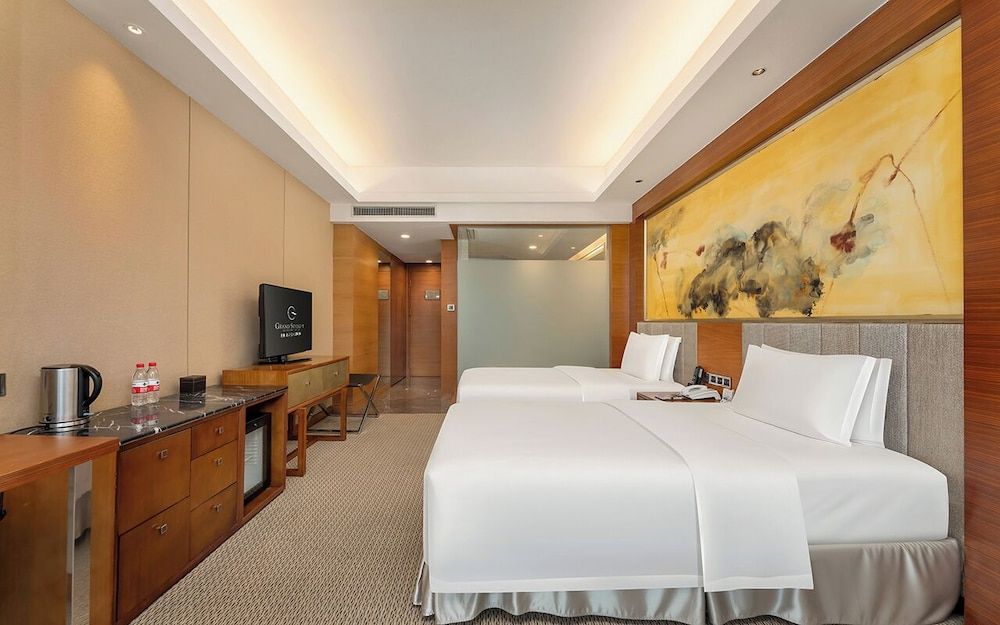 Grand Skylight International Hotel Guanlan Superior Twin Room 2