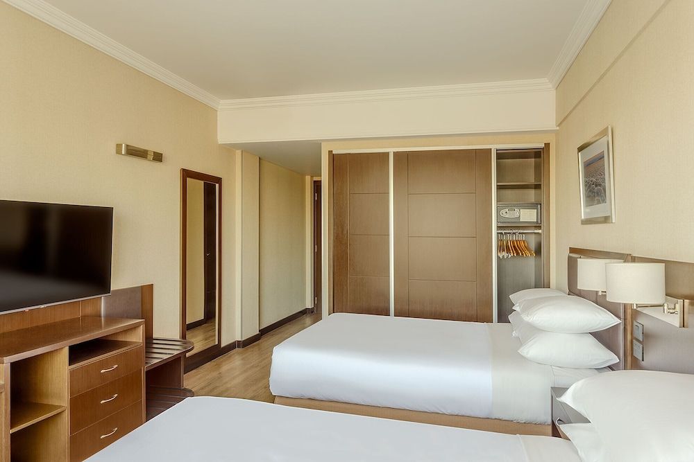 Club Room, 2 Queen Beds, Non Smoking