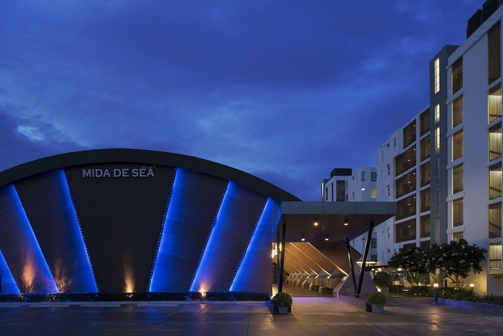 Front of property - evening/night