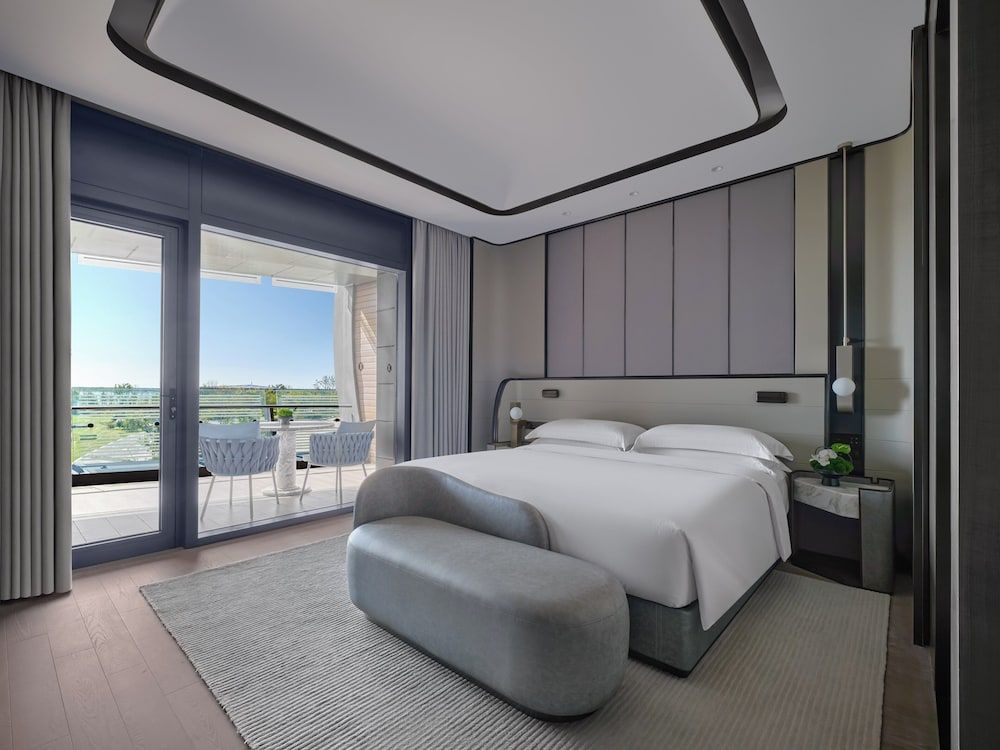 Premium Room, 1 King Bed