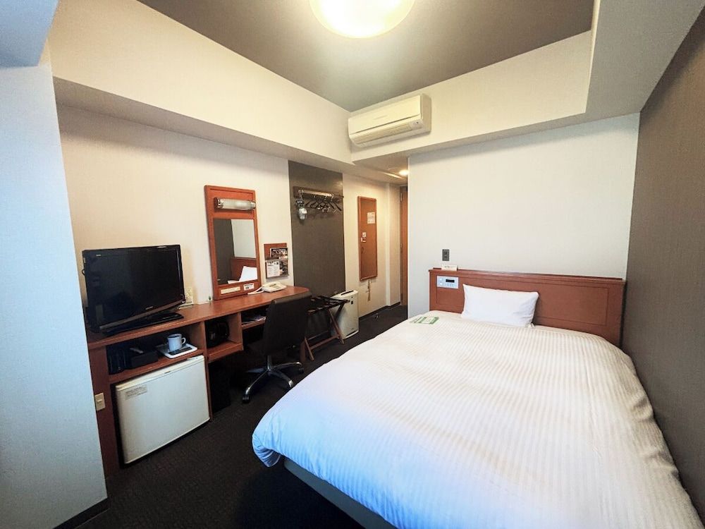 Single Room, Smoking