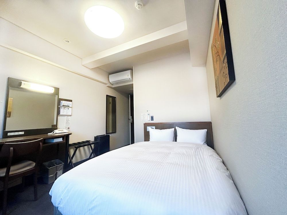 Semi Double Room, Smoking