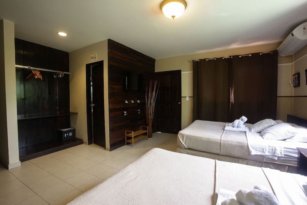 Manglar Lodge Double Room, 2 Double Beds 5