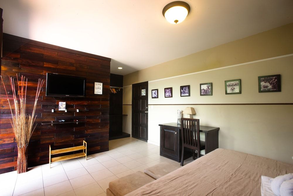 Manglar Lodge Deluxe Room, 1 King Bed 2