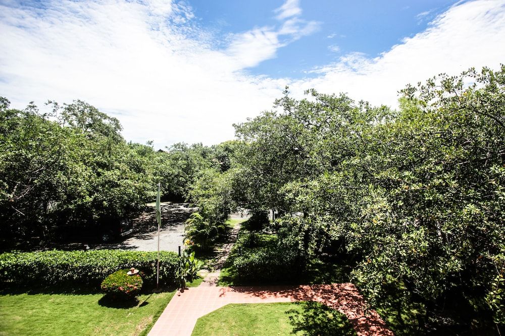 Manglar Lodge Deluxe Room, 1 King Bed 11