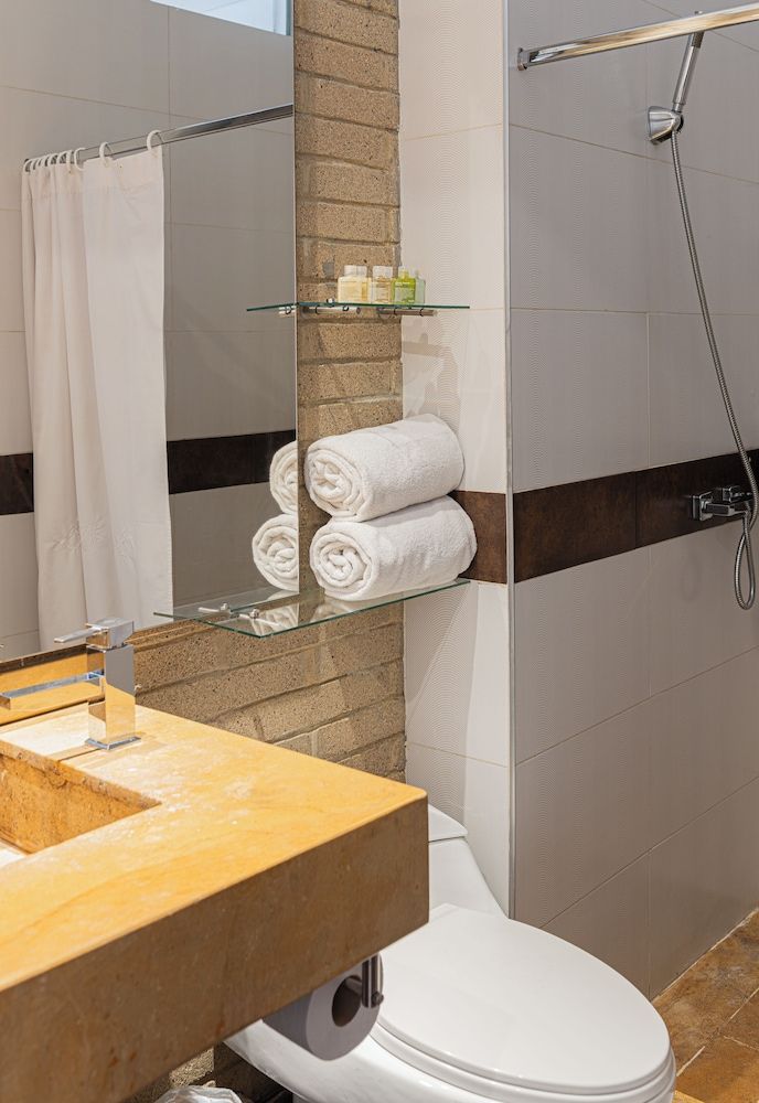 Viaggio 617 Suites Standard Room, 1 King Bed 3