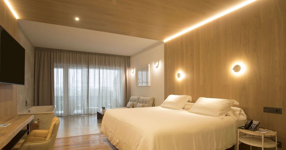 King Leiro Suite with Sea Views