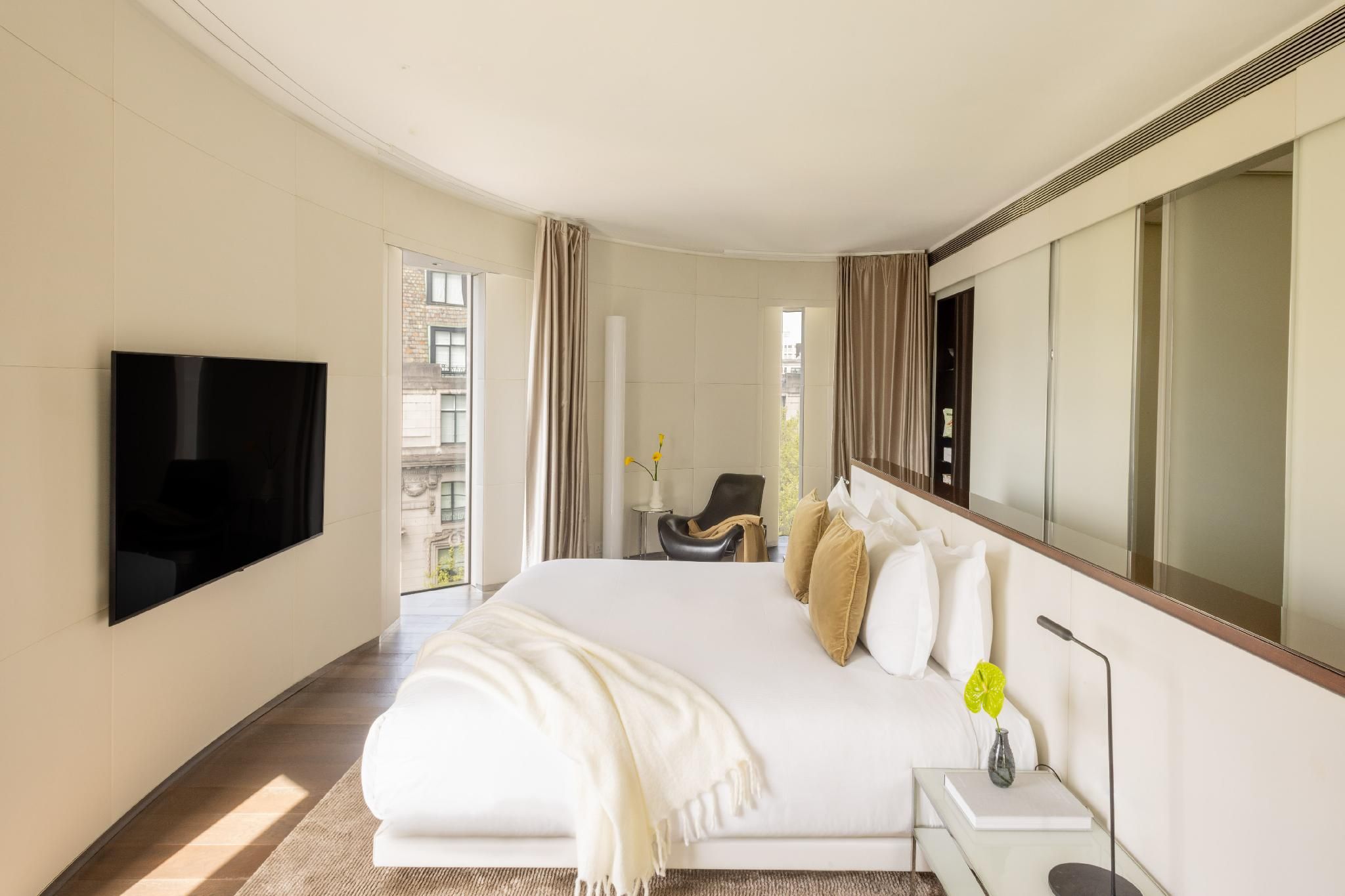 3 Bedroom Beyond ME+ Suite Panoramic City View