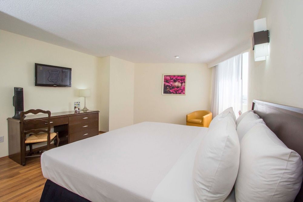 Hotel Valle de Mexico Toreo Superior Room, 1 King Bed 7