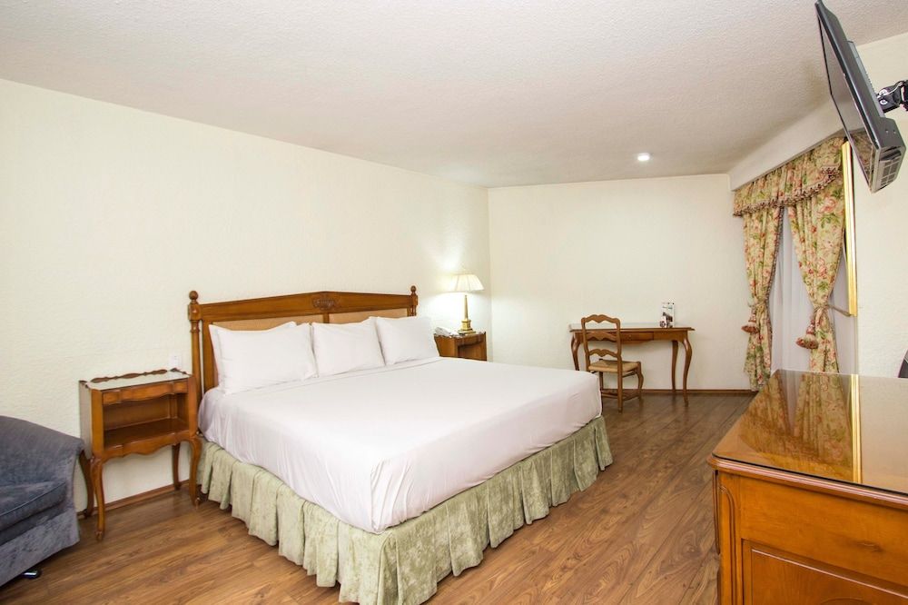Hotel Valle de Mexico Toreo Superior Room, 1 King Bed 5
