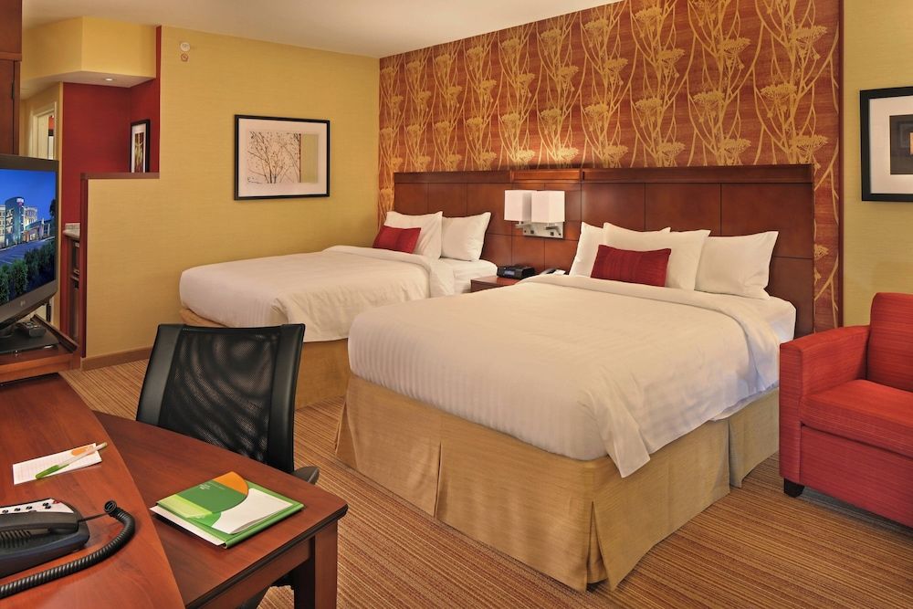 Room, 2 Queen Beds, Non Smoking (Hearing Accessible)