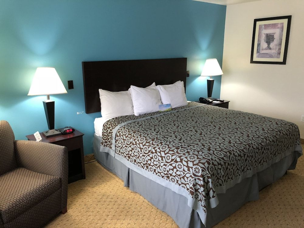 Room, 1 King Bed, Accessible, Non Smoking (Mobility,Roll-In Shower)