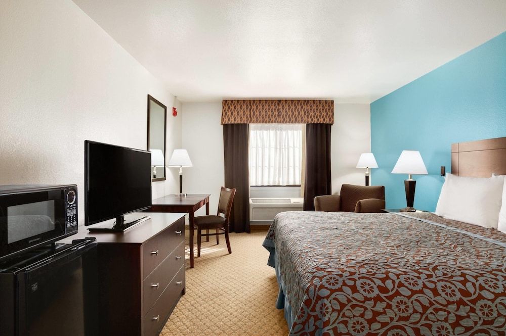 Room, 1 King Bed, Accessible, Non Smoking (Mobility,Tub w/Grab Bars)