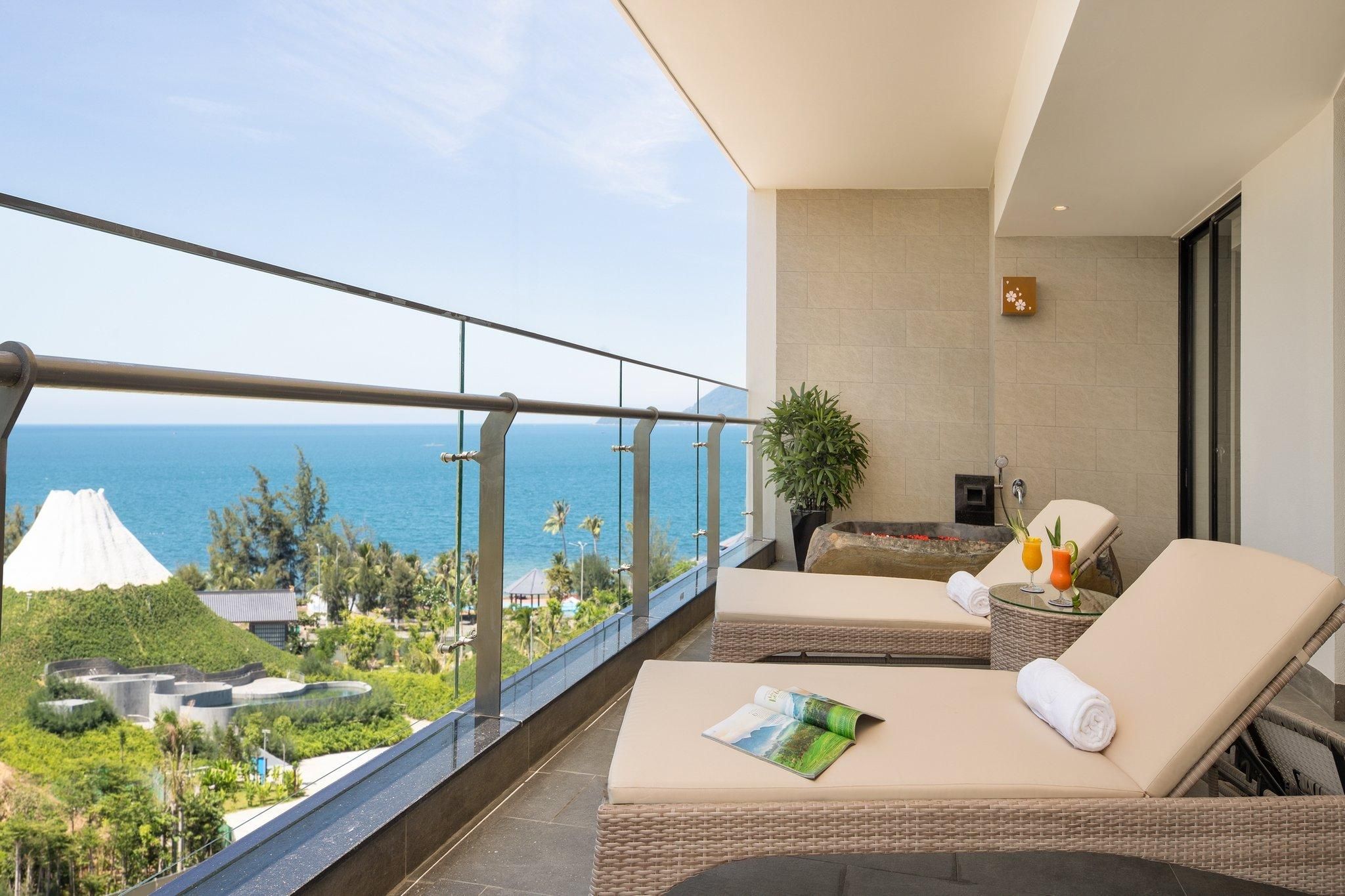 Ambassador Suite Panoramic Ocean View