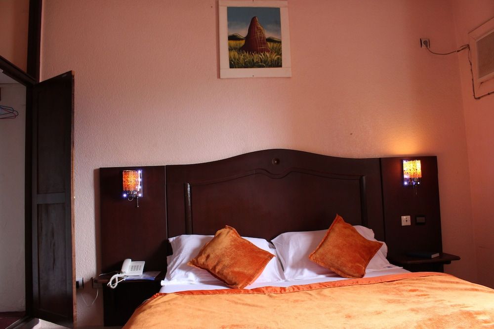 Tou'Ngou Hotel Standard Double Room 2