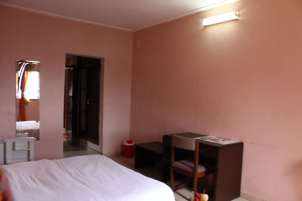 Tou'Ngou Hotel Junior Suite 8