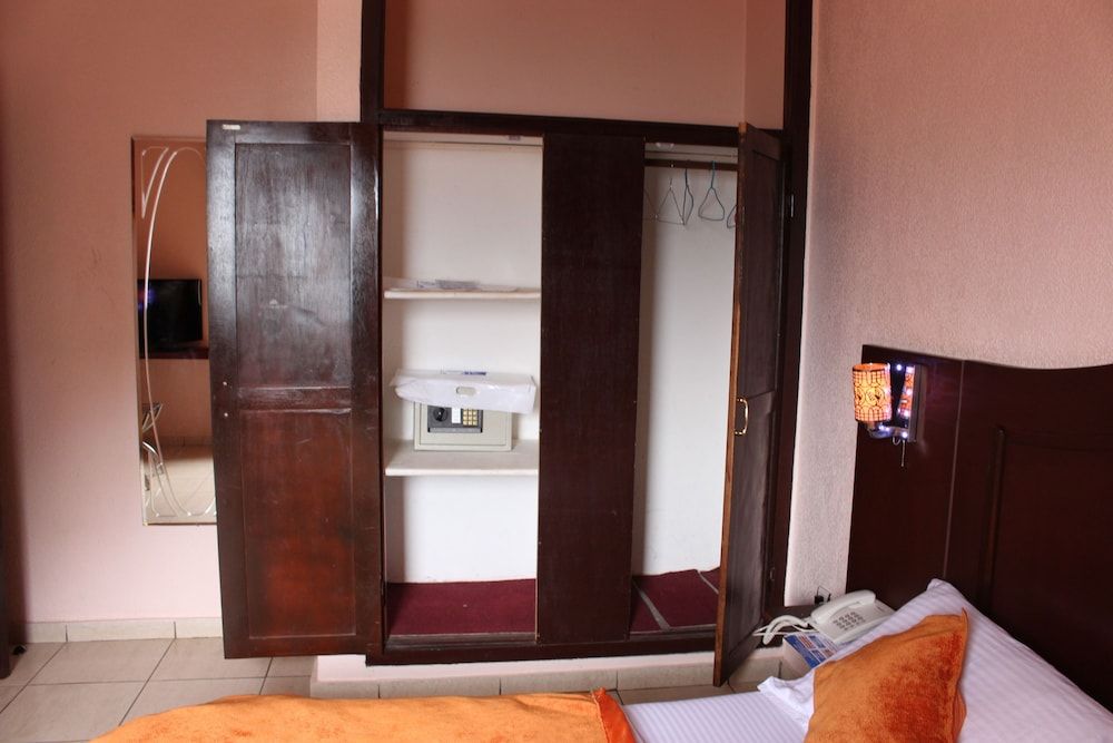 Tou'Ngou Hotel Standard Double Room 3