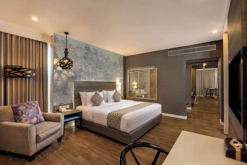 Suite, 1 King Bed, Ocean View