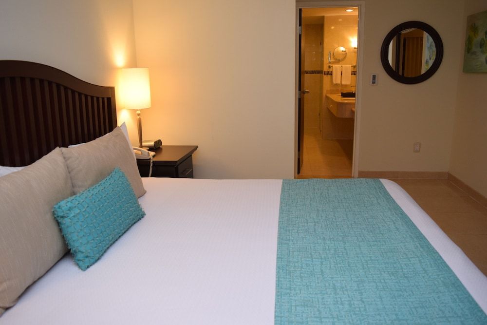 Suite, 1 King Bed, Ocean View