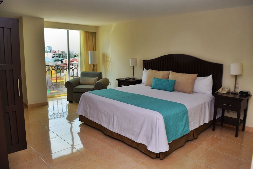 Standard Room, 2 Queen Beds, City View