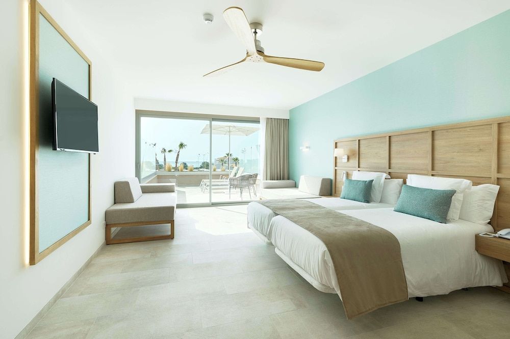 Family Suite (2 Adults & 1 Children)