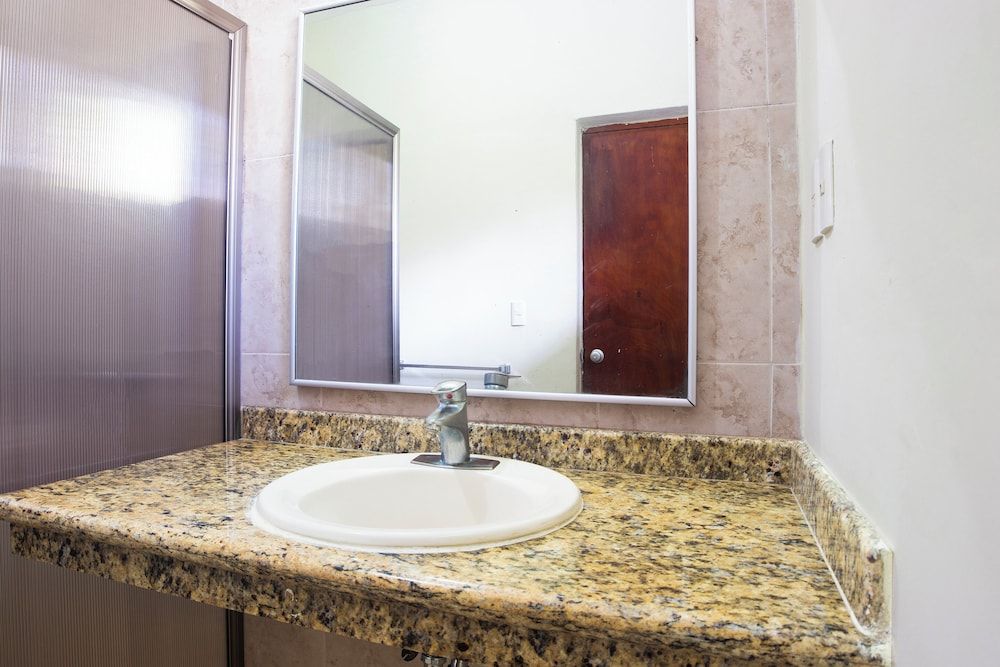 Collection O Hotel Mocambo, Boca del Río Standard Room, 2 Double Beds, Pool View 7