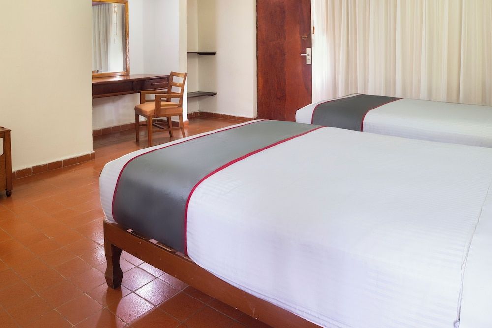 Collection O Hotel Mocambo, Boca del Río Standard Room, 2 Double Beds, Pool View 2