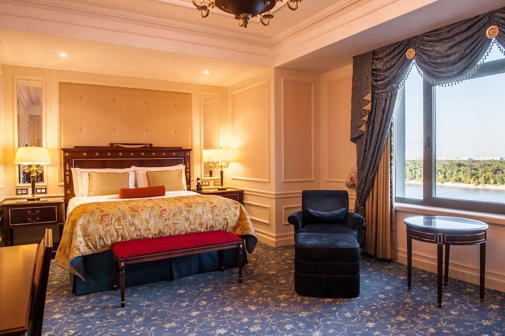Deluxe Room, 1 King Bed, River View