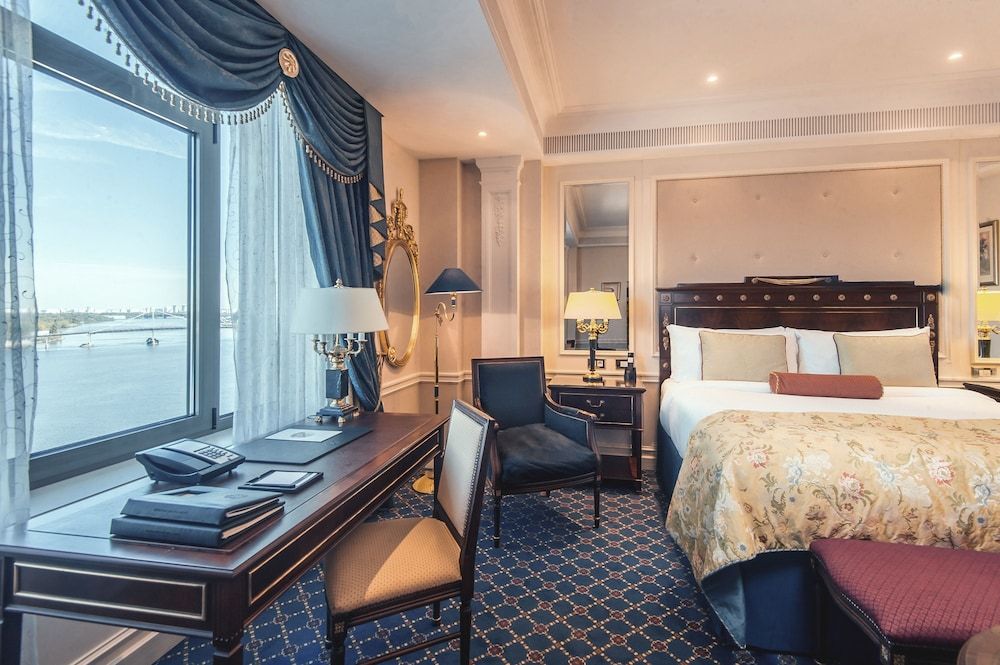 Deluxe Room, 1 King Bed, River View