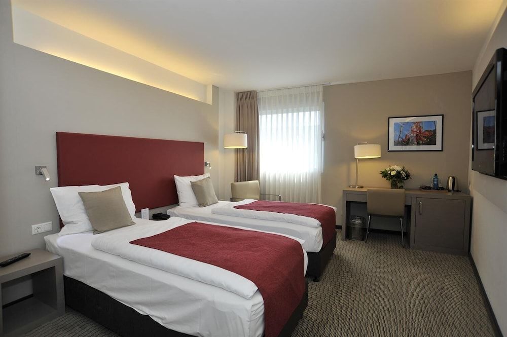 Golden Tulip Kassel Hotel Reiss Standard Room, 1 King Bed 5