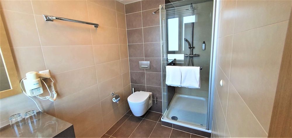 Golden Tulip Kassel Hotel Reiss Deluxe Room, 1 King Bed 7