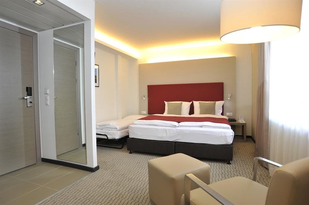 Golden Tulip Kassel Hotel Reiss Deluxe Room, 1 King Bed 4