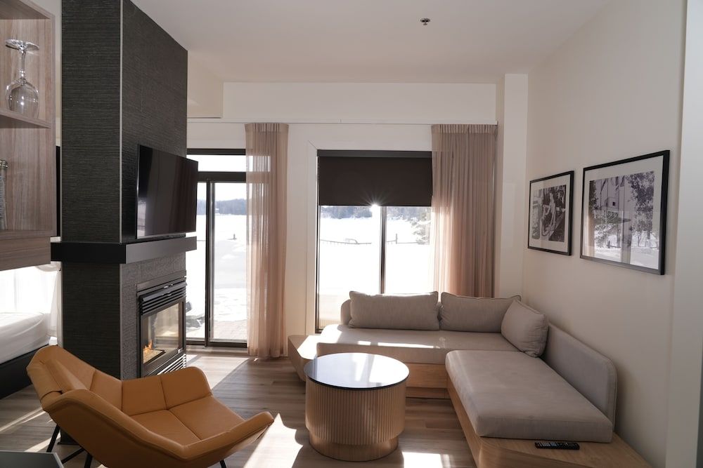 Esterel Resort Suite, 1 King Bed with Day bed, Lake View (Emotion) 7