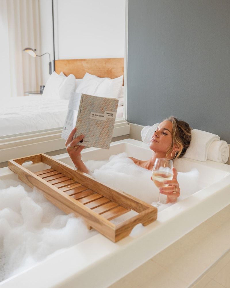 Esterel Resort Suite, 1 King Bed with Day bed, Lake View (Emotion) 5