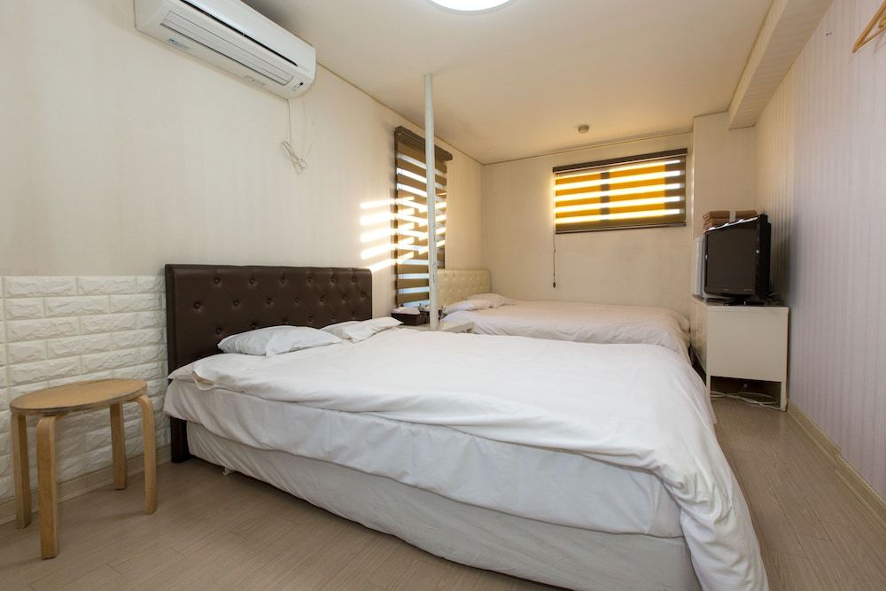 Family Room, 4 Bedrooms