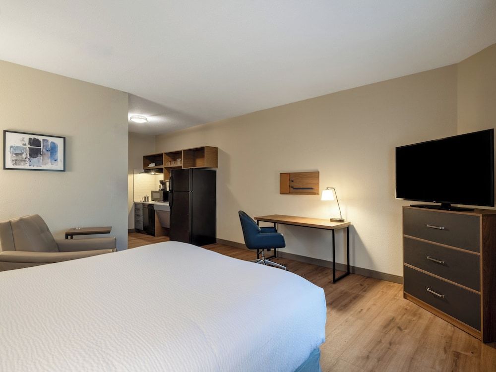 Studio, 1 Queen Bed, Accessible Bathtub (Mobility)