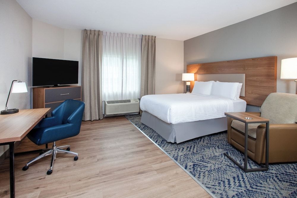 Studio, 1 Queen Bed, Accessible Bathtub (Mobility)