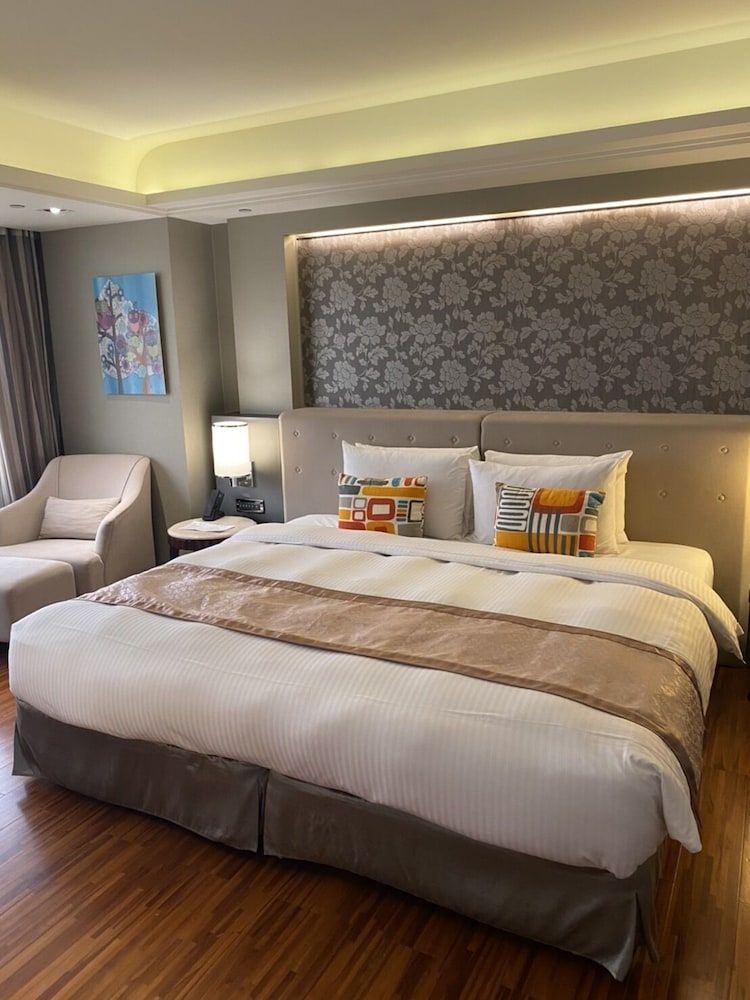 S Aura Hotel Standard Double Room 2