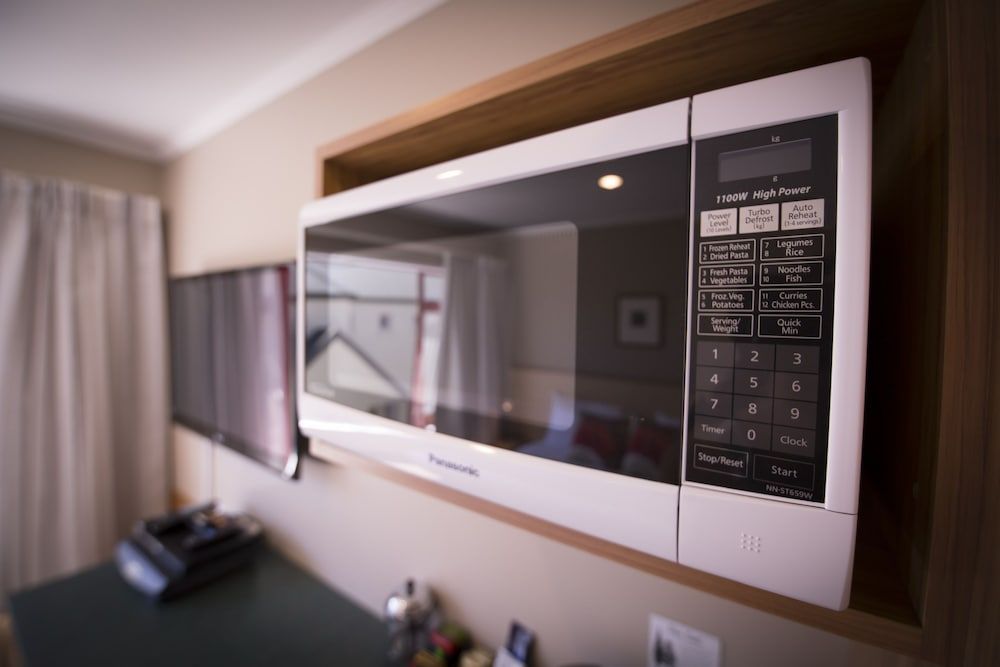 Amross Court Motor Lodge Studio, Jetted Tub 4