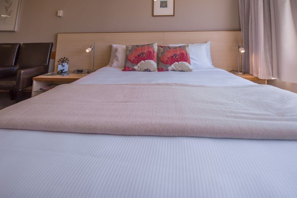 Amross Court Motor Lodge Studio, Jetted Tub