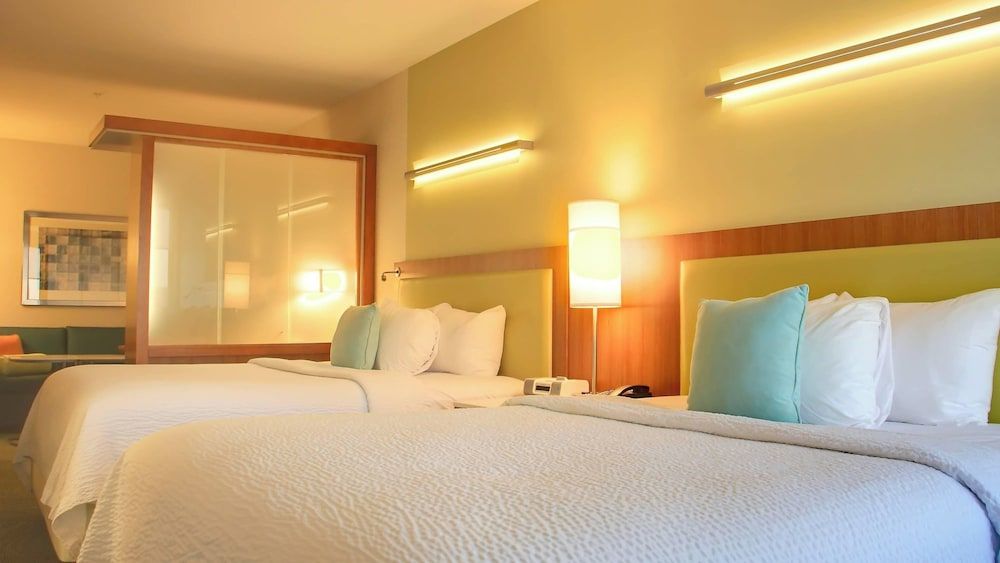 Suite, Multiple Beds (Hearing Accessible)
