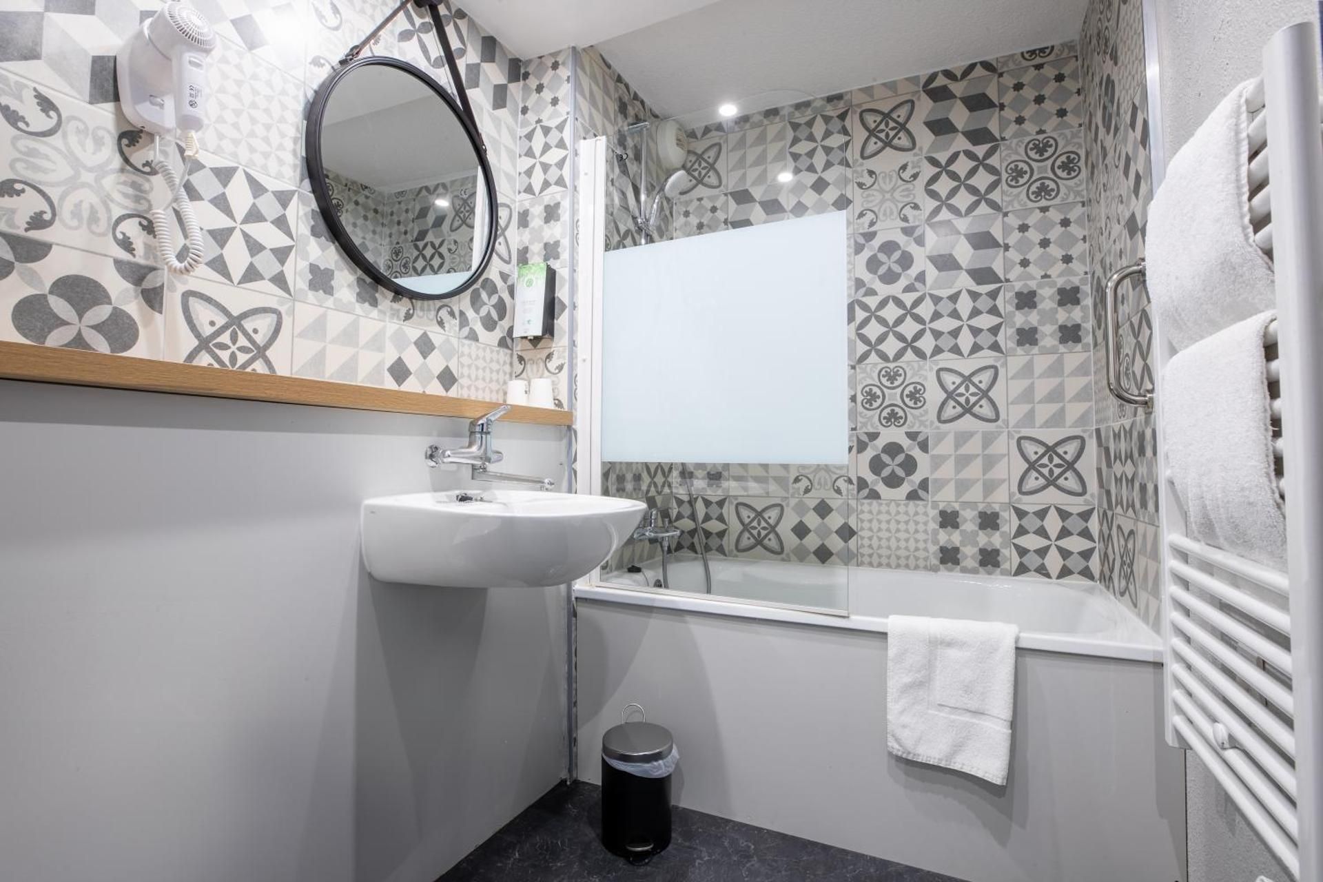 Kyriad Direct Laon 2 Single Beds 3