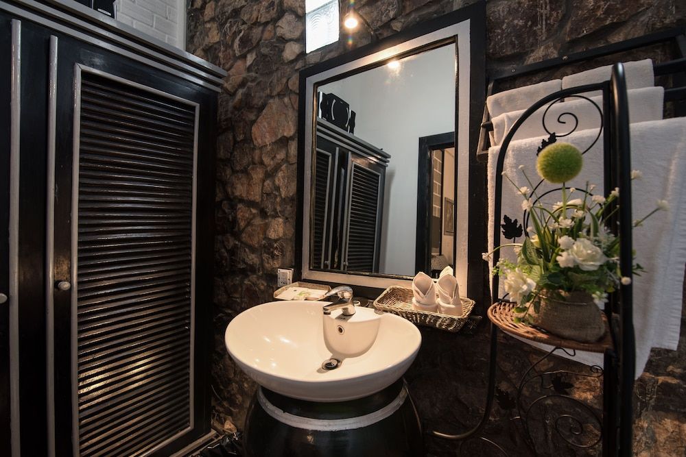 Petit Villa Boutique & Spa Honeymoon Room, Pool View 6