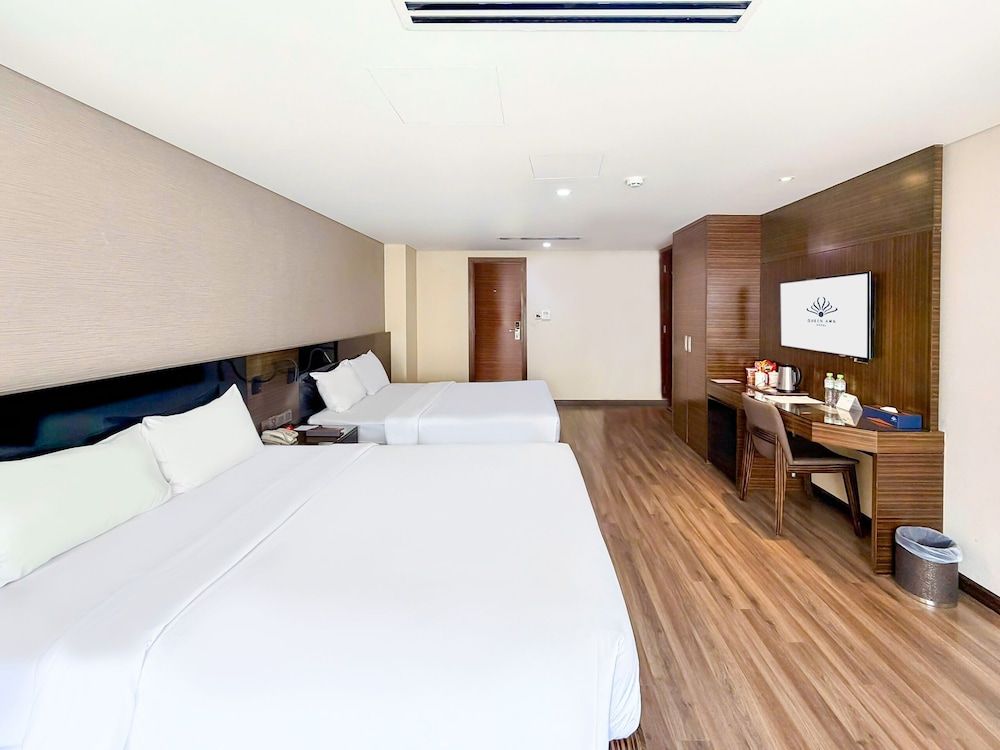 undefined Queen Ann Hotel 10