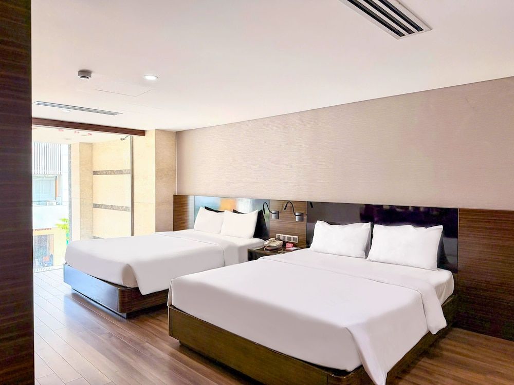 undefined Queen Ann Hotel 6