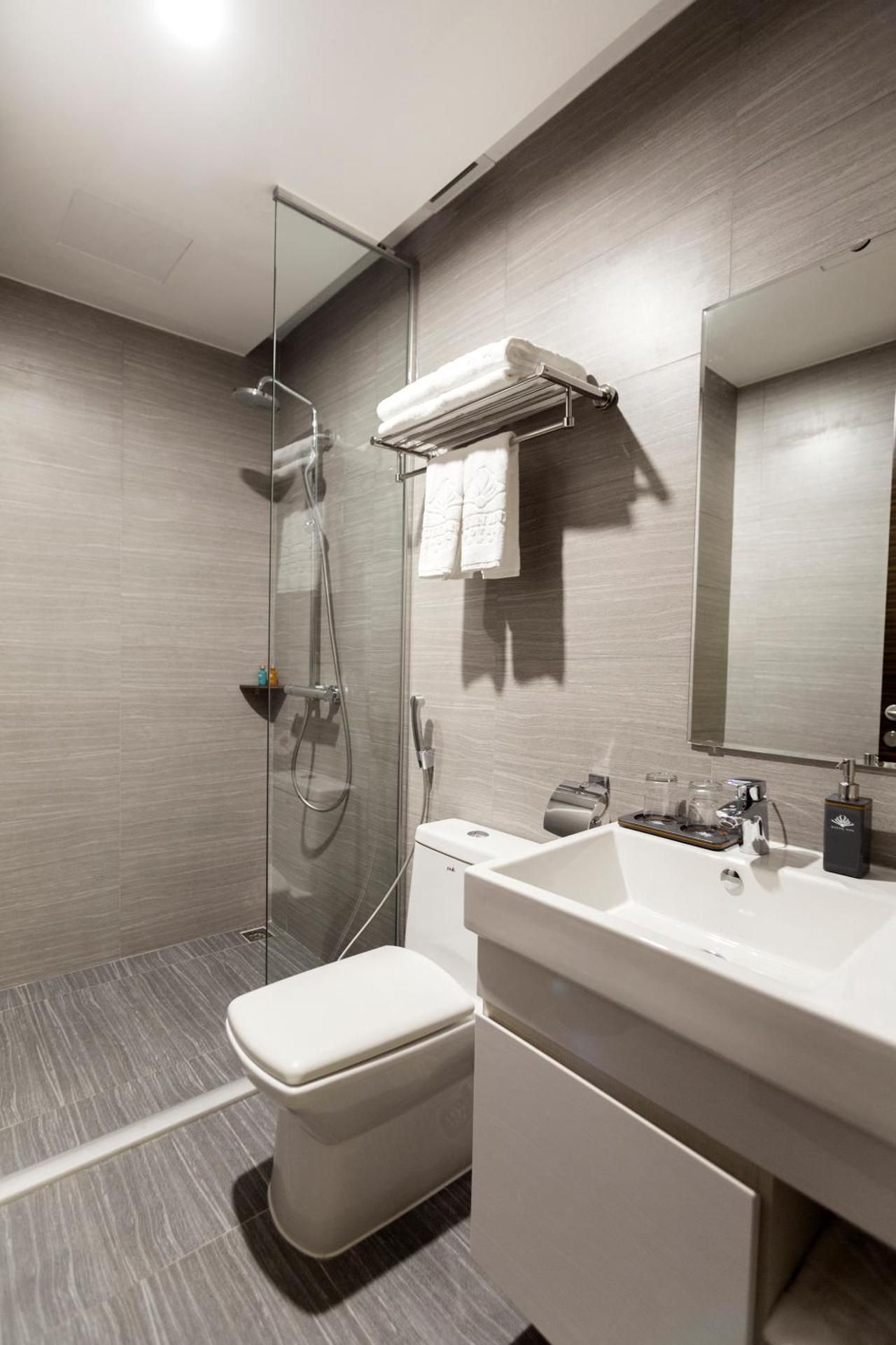 undefined Queen Ann Hotel 9